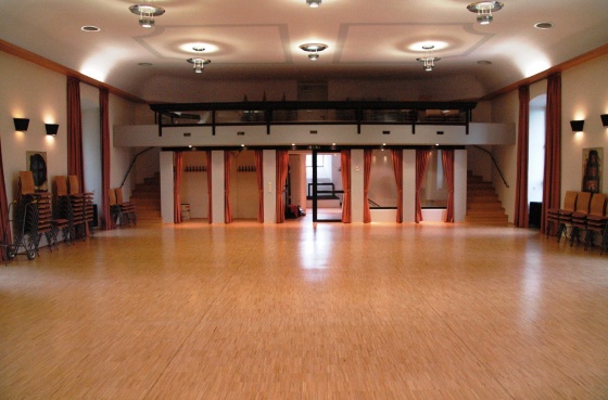 Saal mit Empore